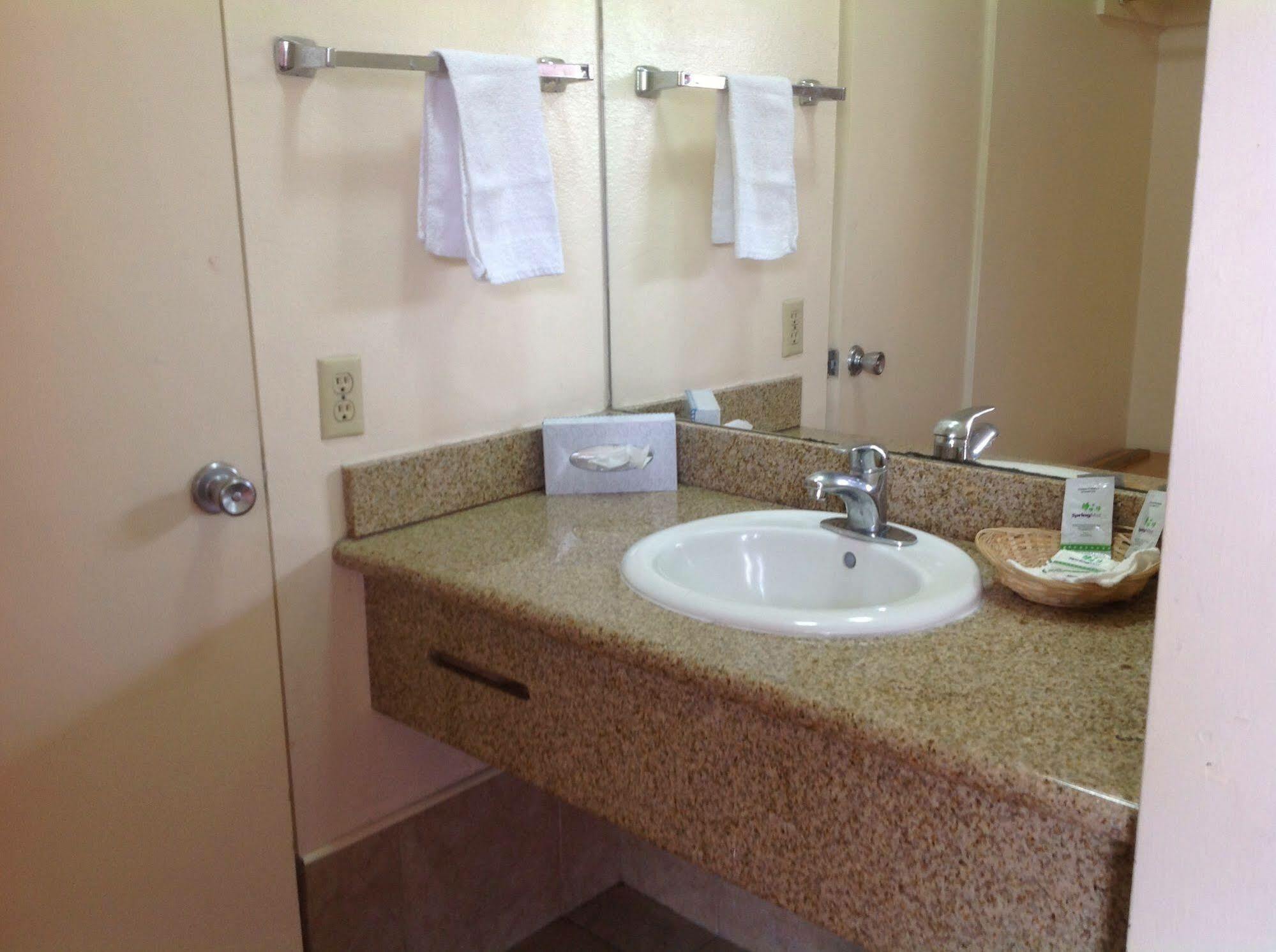 Economy Inn Fresno Ngoại thất bức ảnh
